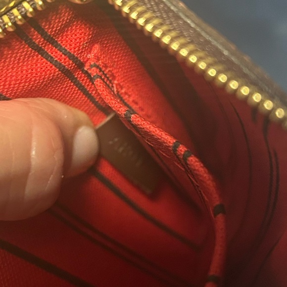 NWOT LOUIS VUITTON DAMIER WITH RED INSIDE POUCHETTE WRISLET CLUTCH W DUST BAG - Picture 14 of 14